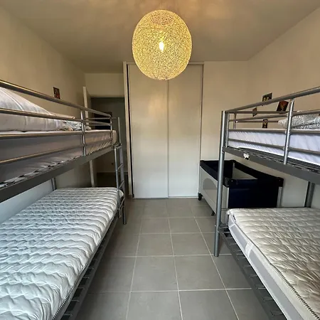 Superbe 4 Pieces Climatise Avec Terrasse, Parking Et Piscine A 50m De La - - Fr-1-472-194