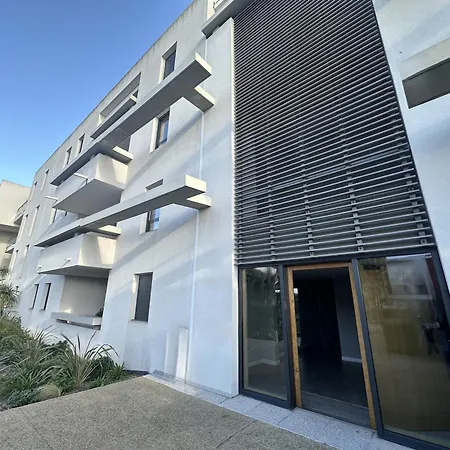: Superbe 4 Pieces Climatise Avec Terrasse Et Parking - Fr-1-472-194 * Sète