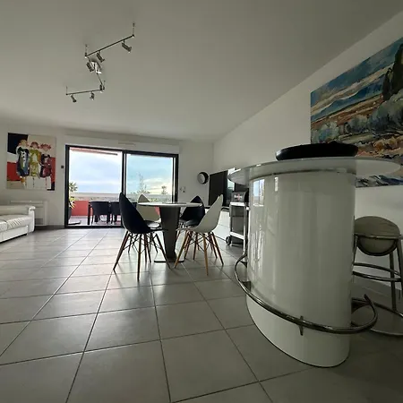 Lägenhet : Superbe 4 Pieces Climatise Avec Terrasse Et Parking - Fr-1-472-194